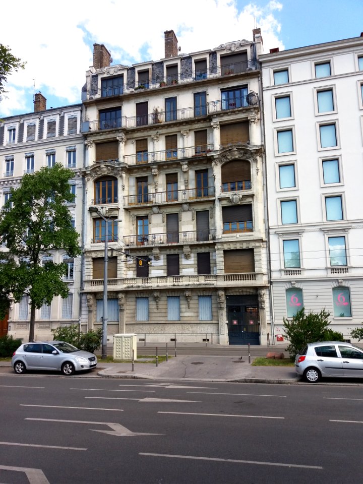 Lyon 7e - Quai Claude Bernard, immeuble 1900 au numéro 29, vue d'ensemble
