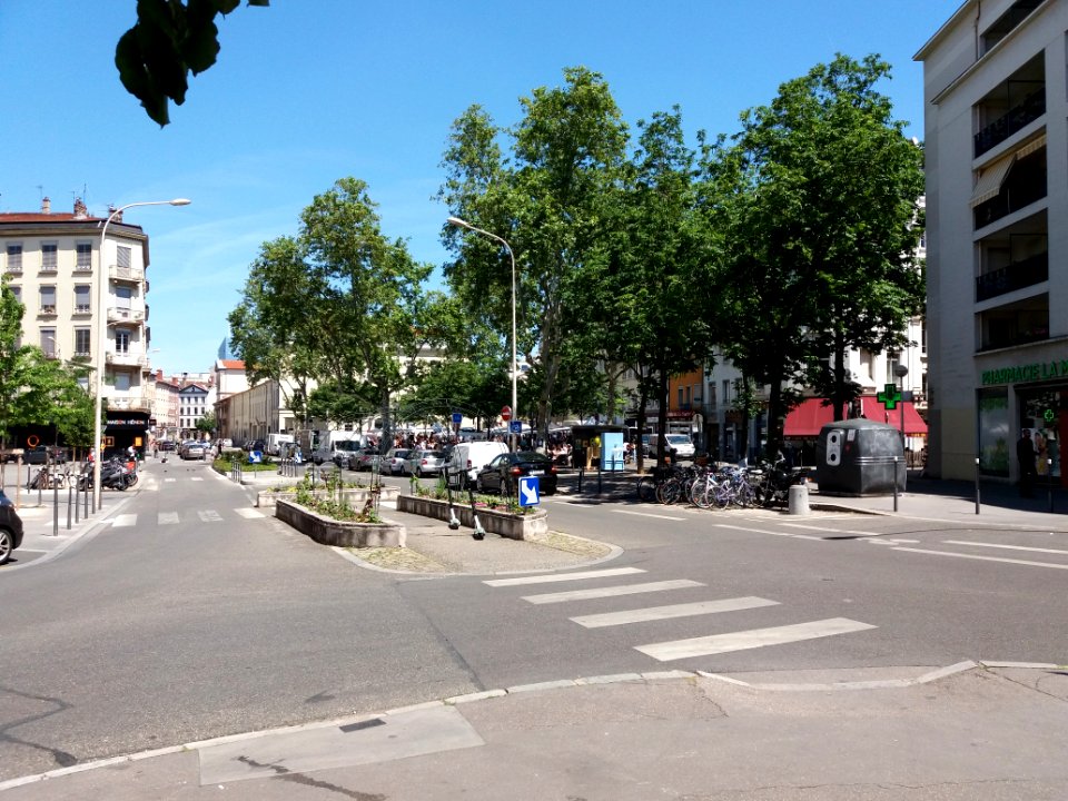 Lyon 7e - Place Saint-Louis, marché-cantine Food Barket (4)