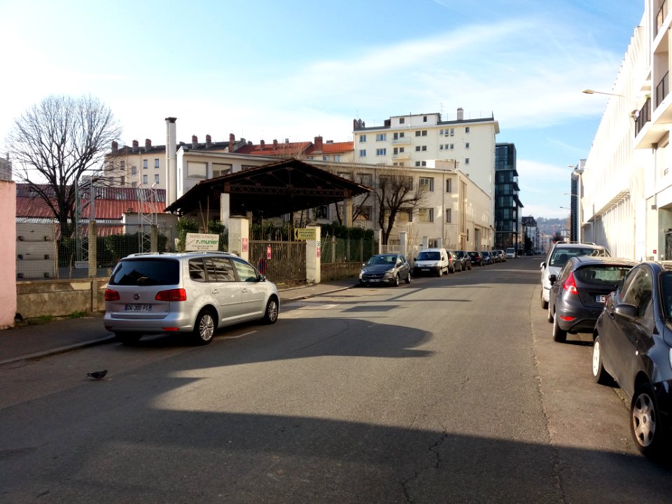 Lyon 7e - Rue Clément Marot, vers l'ouest, en arrivant avenue Jean Jaurès