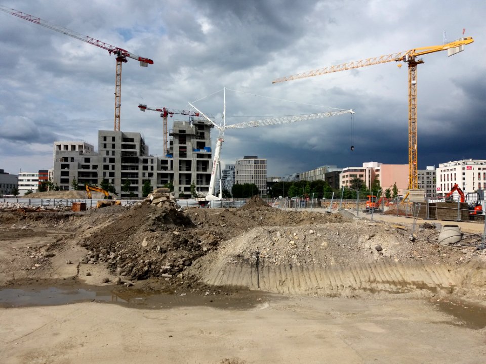 Lyon 7e - Rue Clément Marot, grues installées pour les chantiers
