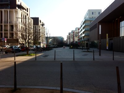 Lyon 7e - Place du Traité de Rome, depuis la rue Léopold Sédar Senghor