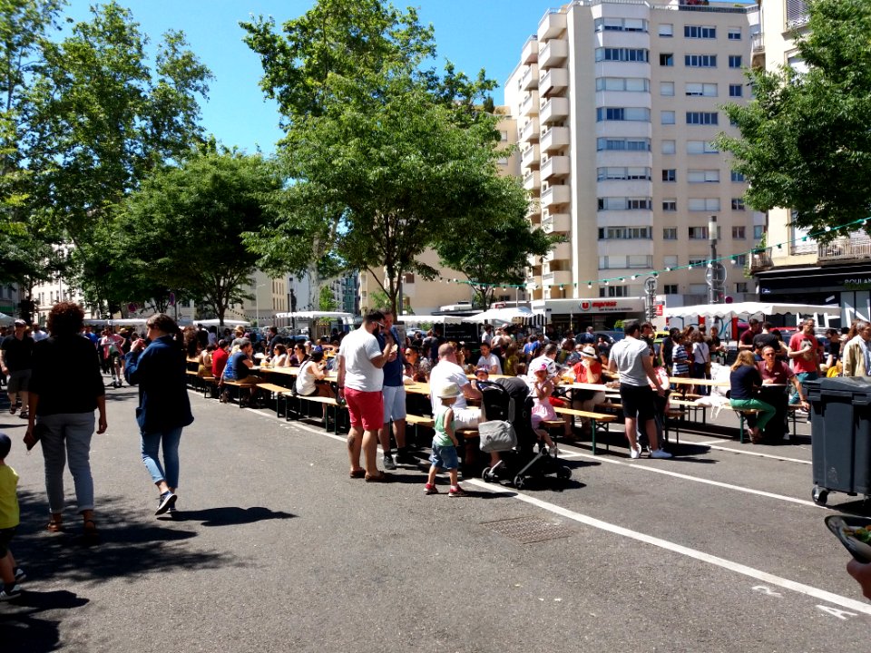 Lyon 7e - Place Saint-Louis, marché-cantine Food Bar-Ket (1)