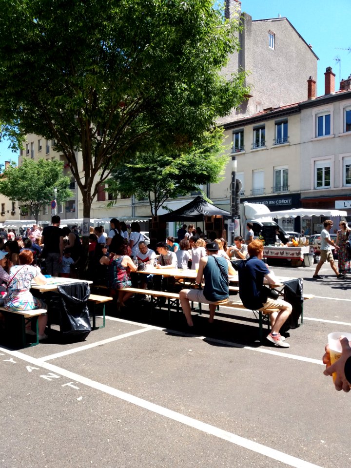 Lyon 7e - Place Saint-Louis, marché-cantine Food Barket (3)
