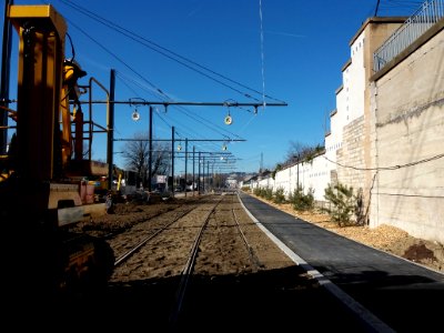 Lyon 7e - Rue Challemel-Lacour, après le pont de chemin de fer, vue côté sud