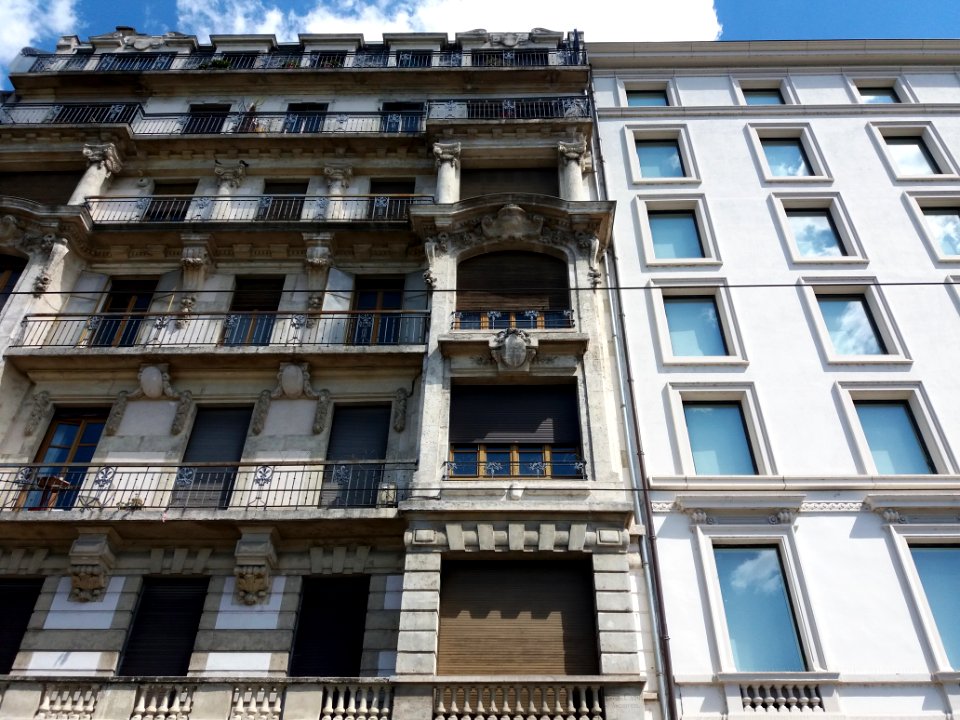 Lyon 7e - Quai Claude Bernard, immeuble 1900 au numéro 29, haut de la façade