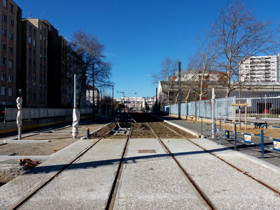 Lyon 7e - Rue Challemel-Lacour, future ligne du tramway T6, vue vers le sud