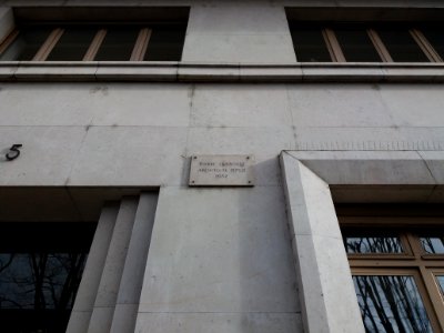 Lyon 7e - Place Jean Macé - Plaque Pierre Labrosse, au niveau du numéro 5