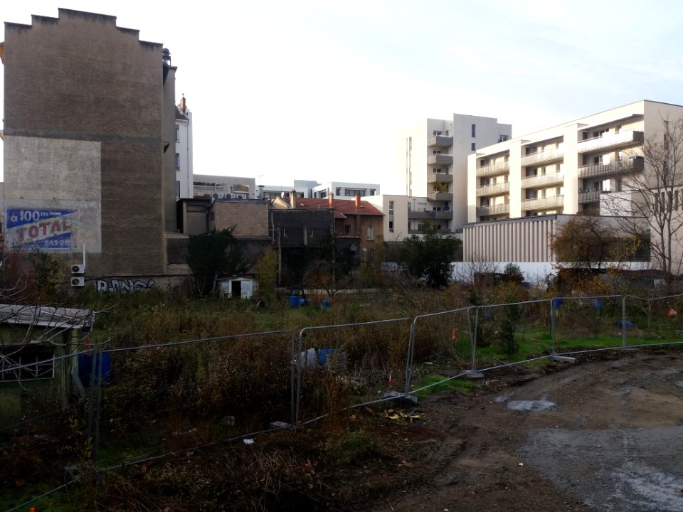Lyon 7e - Rue Challemel-Lacour - Ancien jardin partagé, à l'angle de l'allée de Fontenay 02