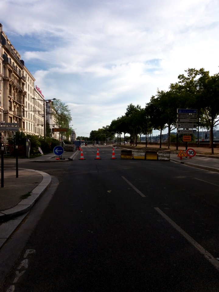 Lyon 7e - Quai Claude Bernard, vers le sud, déviation vers la rue du Professeur Grignard
