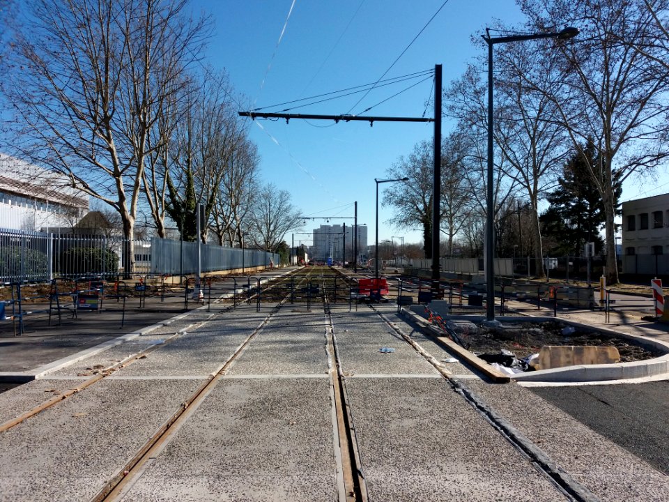 Lyon 7e - Rue Challemel-Lacour, future ligne du tramway T6, vue vers le nord