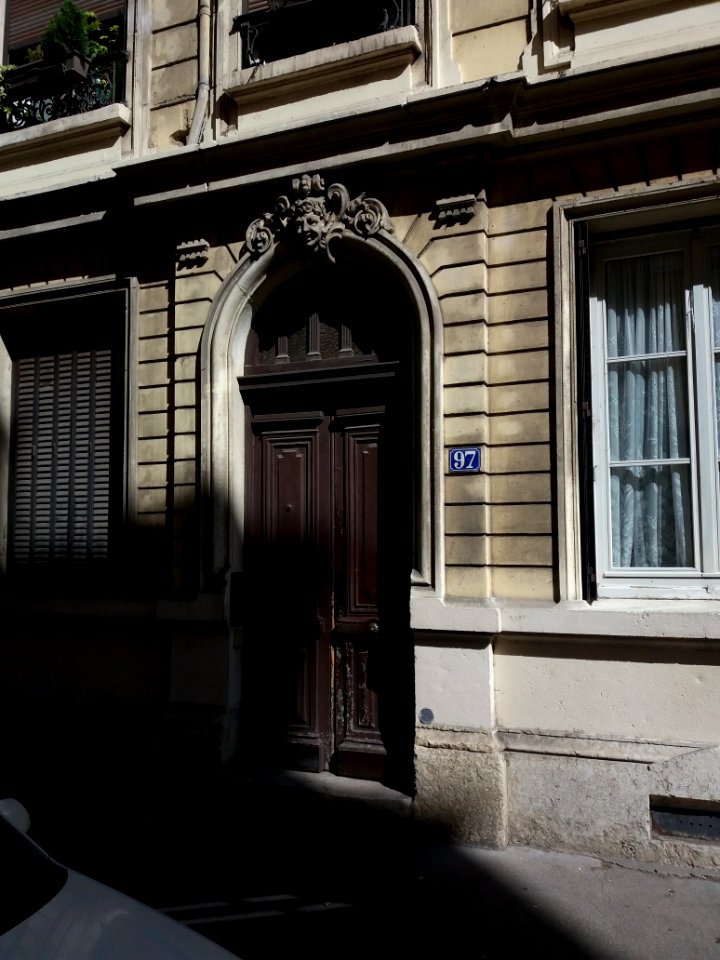 Lyon 7e - Rue Bechevelin, porte au numéro 97