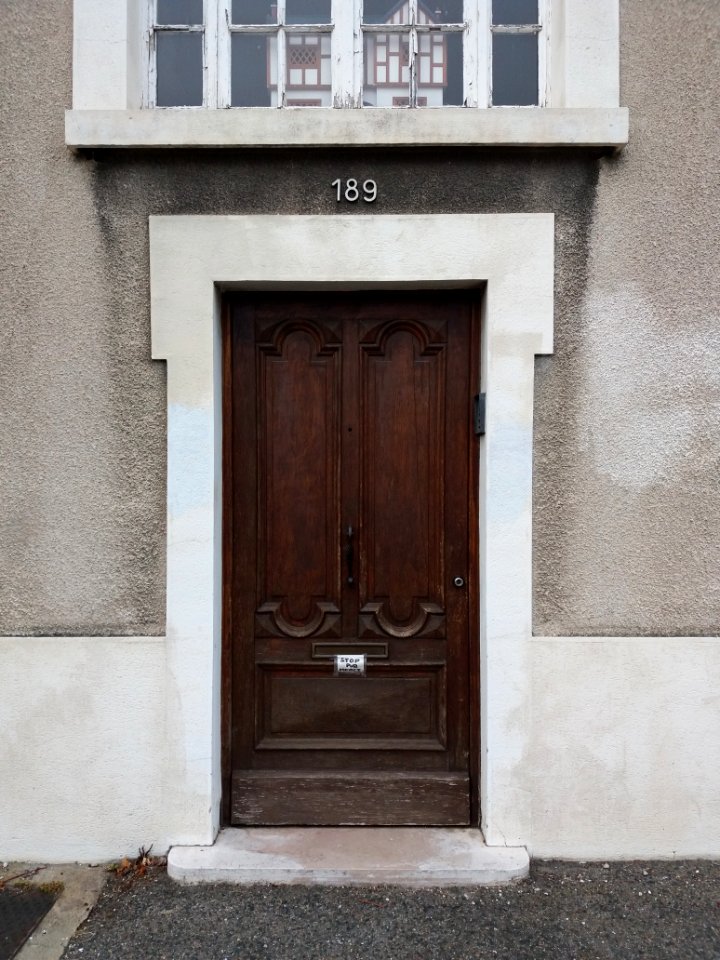 Lyon 3e - Avenue Lacassagne, bâtiment au numéro 189, porte