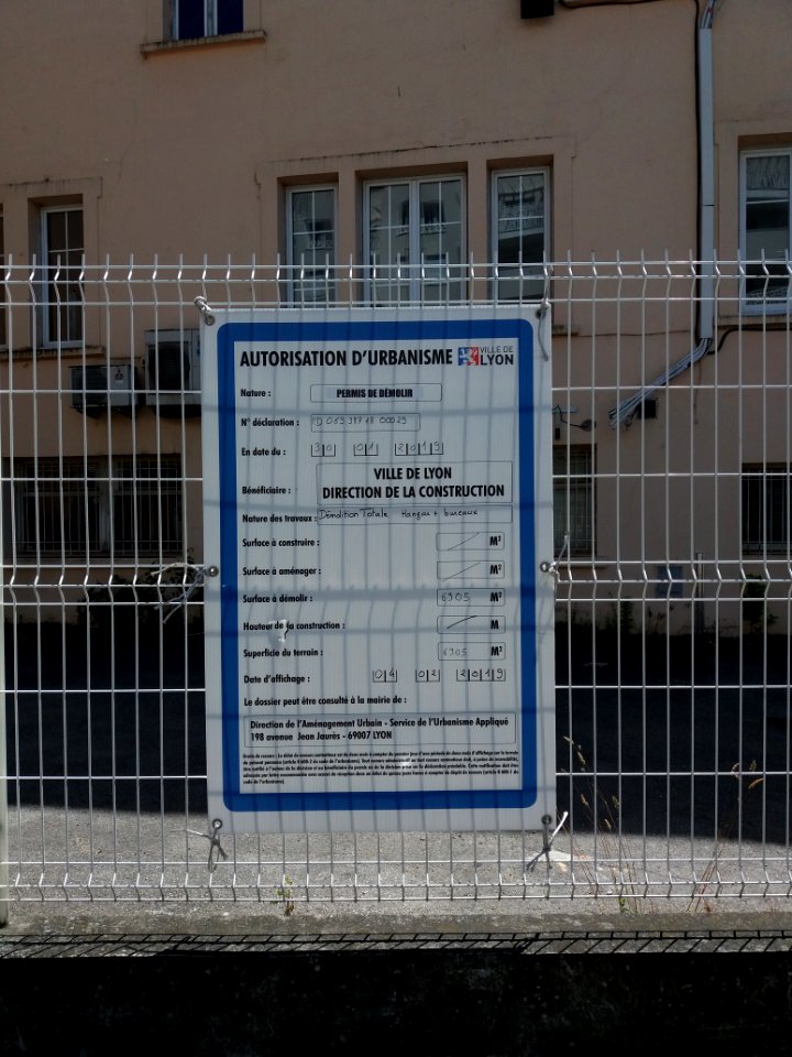 Lyon 7e - Rue Croix-Barret, au numéro 8, permis de démolir