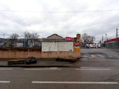 Lyon 7e - Rue Croix-Barret, entrée du technicentre SNCF