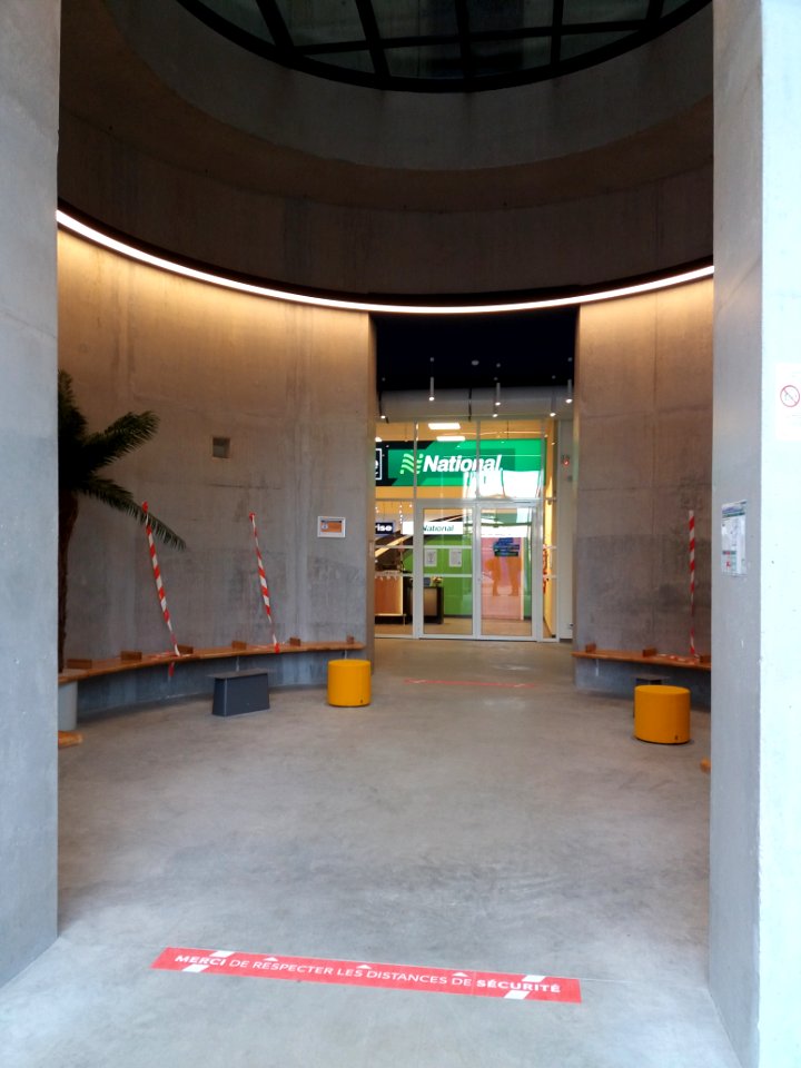 Lyon 3e - Avenue Georges Pompidou - Parking loueurs - Hall d'entrée