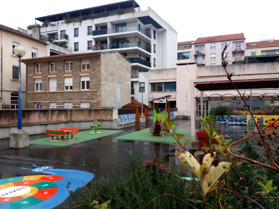 Lyon 3e - École maternelle Étienne Dolet, cour