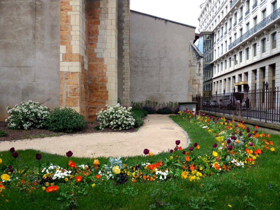 Lyon 2e - Rue Symphorien Champier - Jardin derrière l'église Saint Bonaventure