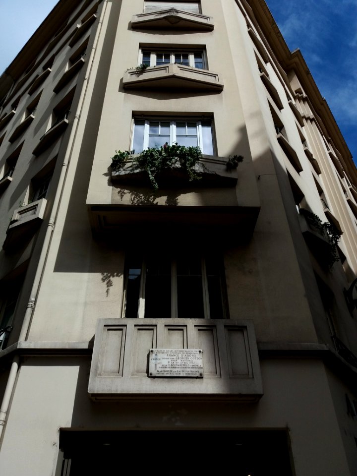 Lyon 2e - Rue Victor Hugo, immeuble à l'angle de la rue Sala, plaque France d'Abord