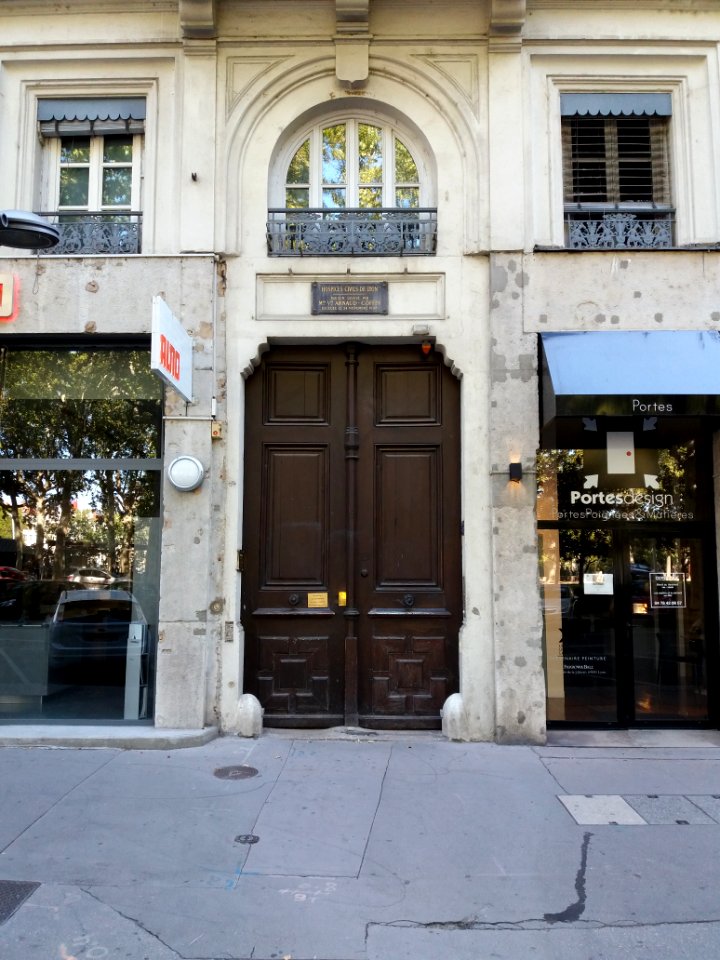 Lyon 3e - Cours de la Liberté, porte au numéro 5, avec plaque des HCL, Arnaud Coffin