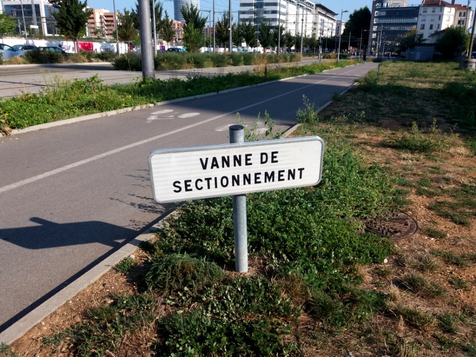 Lyon 3e - Rue du Général Mouton-Duvernet - Panneau Vanne de sectionnement