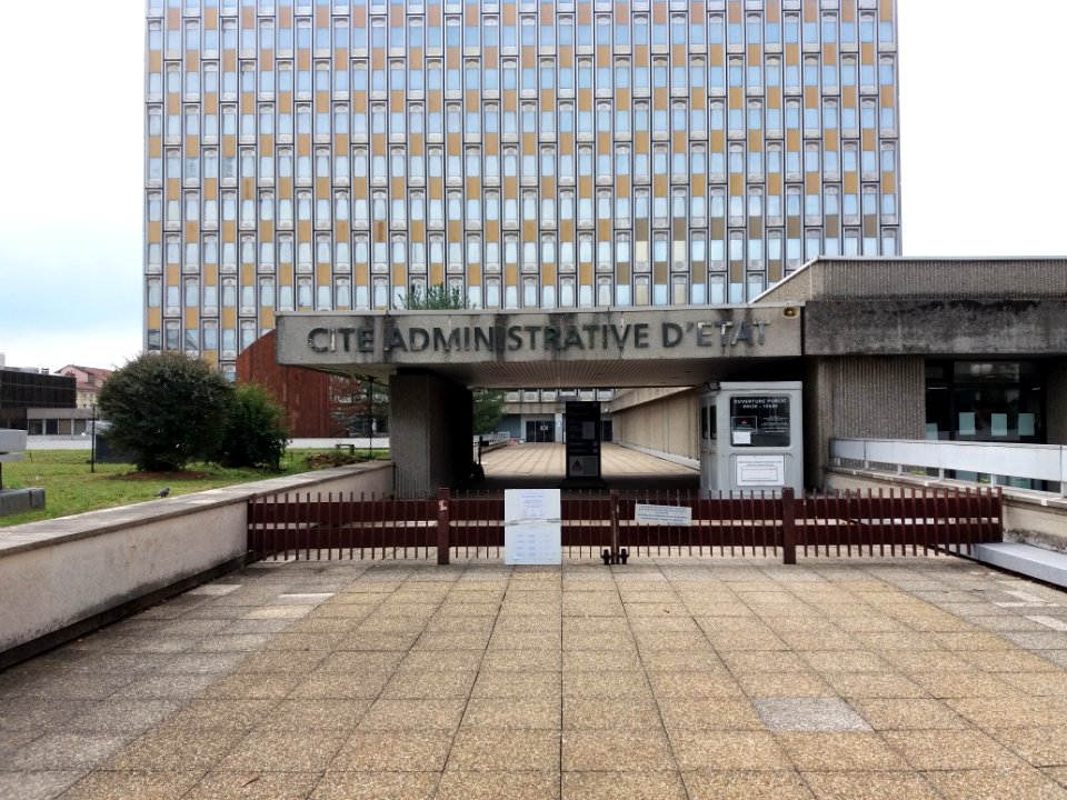 Lyon 3e - Cité administrative, entrée