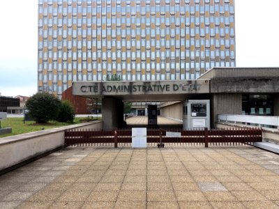 Lyon 3e - Cité administrative, entrée