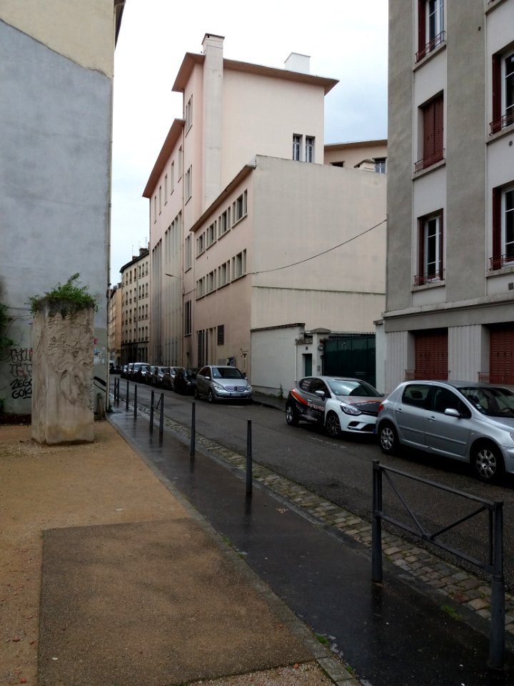 Lyon 3e - Rue Edison, côté sud depuis le jardin Edison