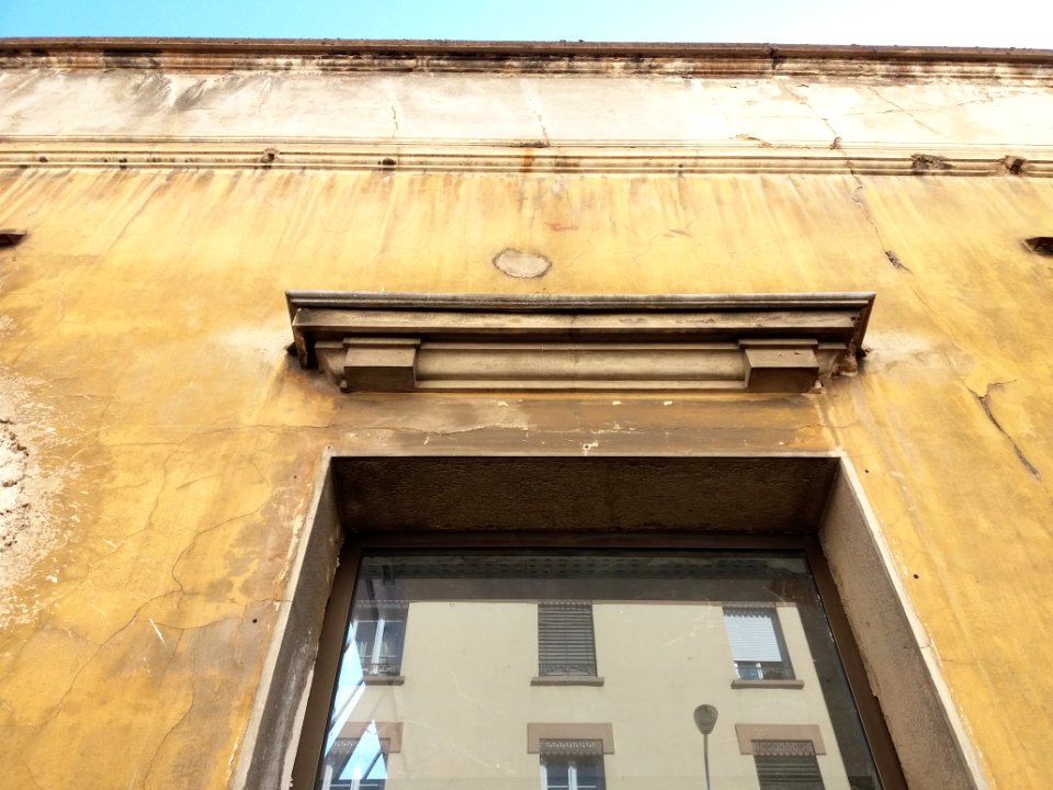 Lyon 3e - Rue Feuillat, haut de fenêtre