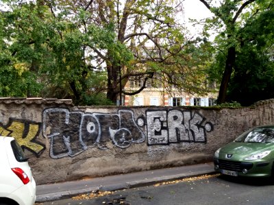 Lyon 3e - Rue du Professeur Paul Sisley, villa monoyer derrière son mur