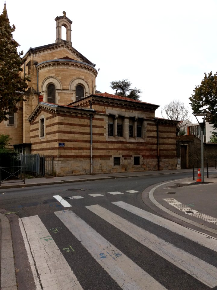 Lyon 3e - Rue Ferdinand Buisson, église Notre-Dame-du-Bon-Secours, depuis la rue Constant