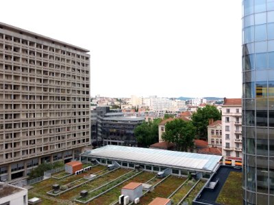 Lyon 3e - Parc des Halles - Le Jardin Suspendu, vue côté halles (nord)