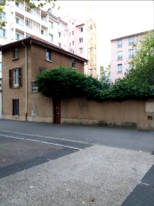Lyon 3e - Place du Château, maison au numéro 2