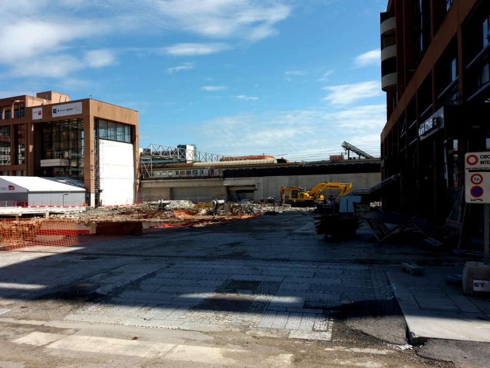 Lyon 3e - Place Charles Béraudier, suite du démontage de la gare