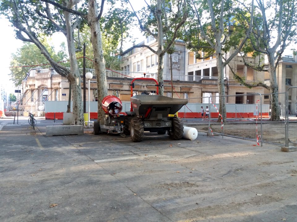Lyon 3e - Place des Martyrs de la Résistance, engins de chantier