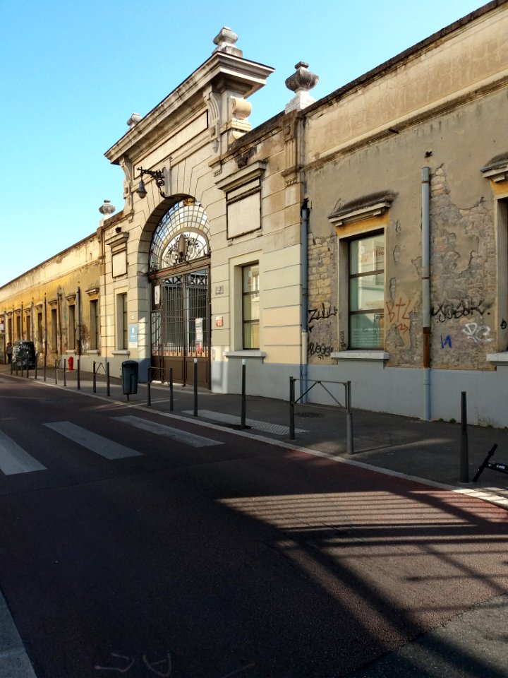Lyon 3e - Rue Feuillat, porte de la fédération Compagnonnique (1)