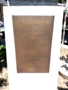 Lyon 3e - Place Eugène Varlin, plaque du buste de Martin Luther King