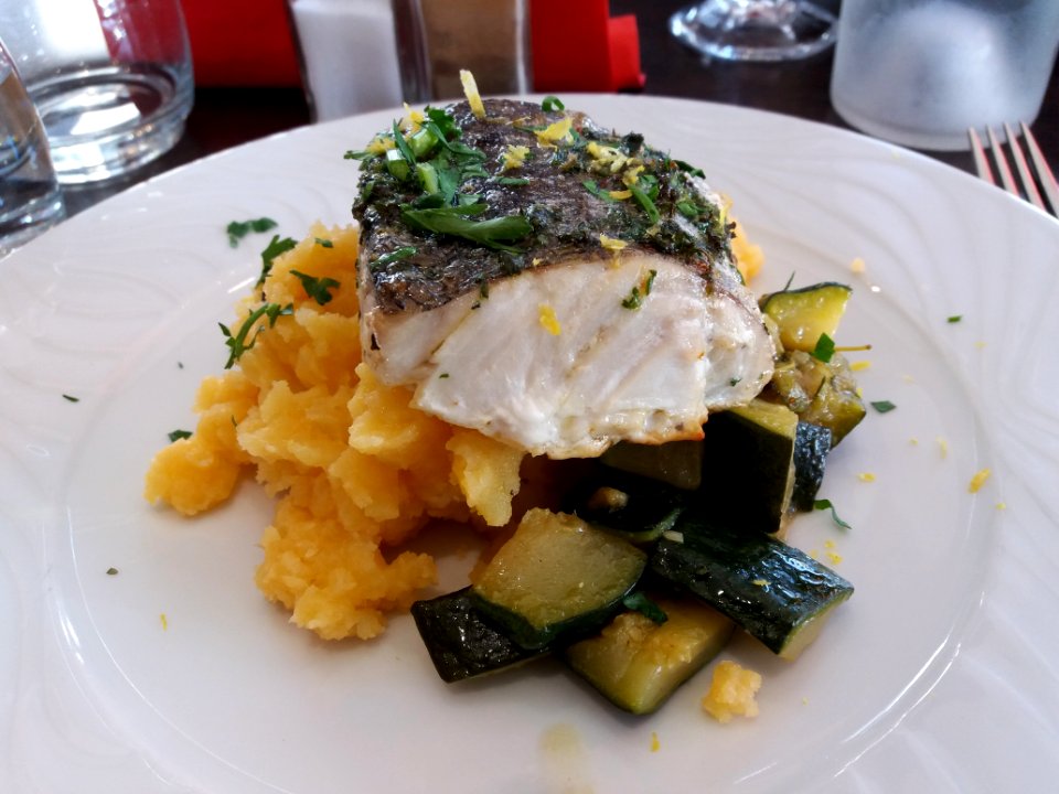 Lyon 3e - Restaurant l'Esquina, plat du jour, filet de poisson avec sa garniture