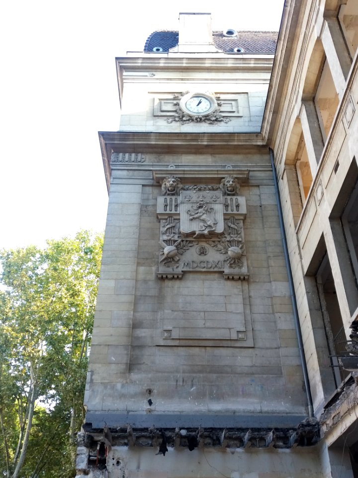 Lyon 3e - Rue des Rancy, école Léon Jouhaux, horloge et blason de Lyon