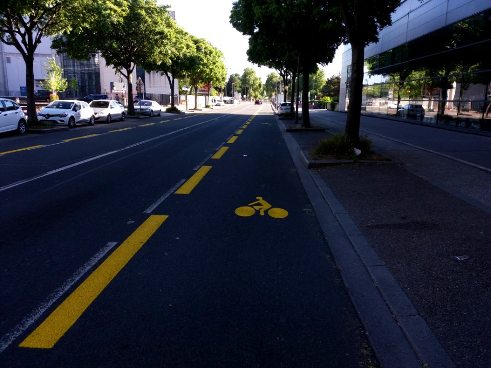 Lyon 7e - Avenue Jean Jaurès, marquage pour favoriser le vélo pendant le déconfinement Covid-19 (3)