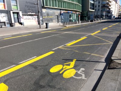 Lyon 7e - Avenue Jean Jaurès, marquage pour favoriser le vélo pendant le déconfinement Covid-19 (2)