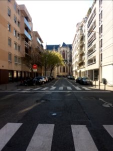 Lyon 6e - Rue Montgolfier, côté ouest avec vue sur l'église de la Rédemption