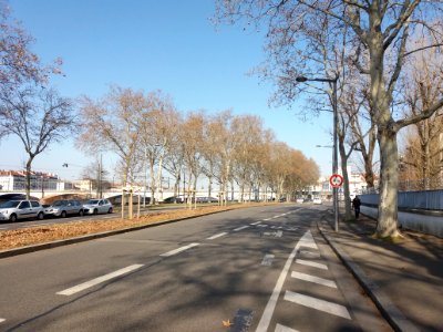 Lyon 7e - Avenue Leclerc, côté nord, arrivant sur la rue Gustave Nadaud