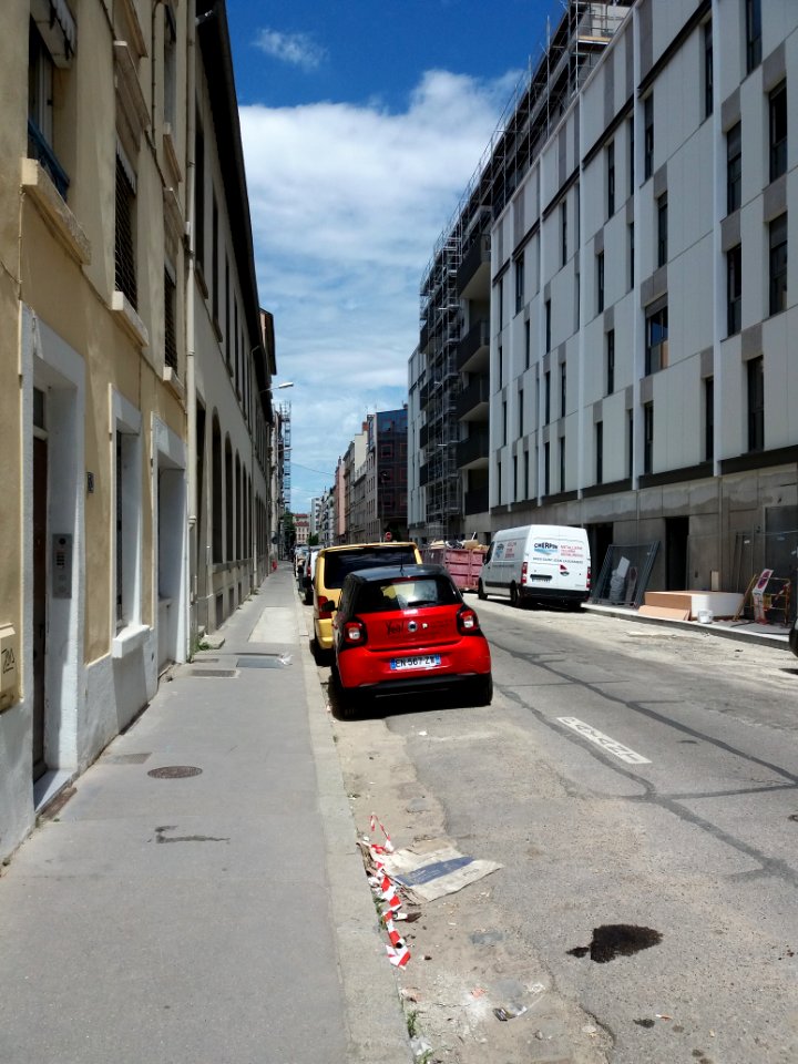 Lyon 6e - Rue Sainte Geneviève, vers le nord, le long des anciens bâtiments des Hospices Civils de Lyon