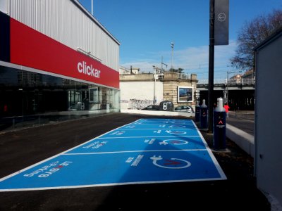 Lyon 7e - Avenue Jean Jaurès - Borne de recharge véhicule électrique (2)