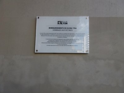 Lyon 7e - Avenue Jean-Jaurès - Plaque Hommage aux victimes des bombadements du 26 mai 1944