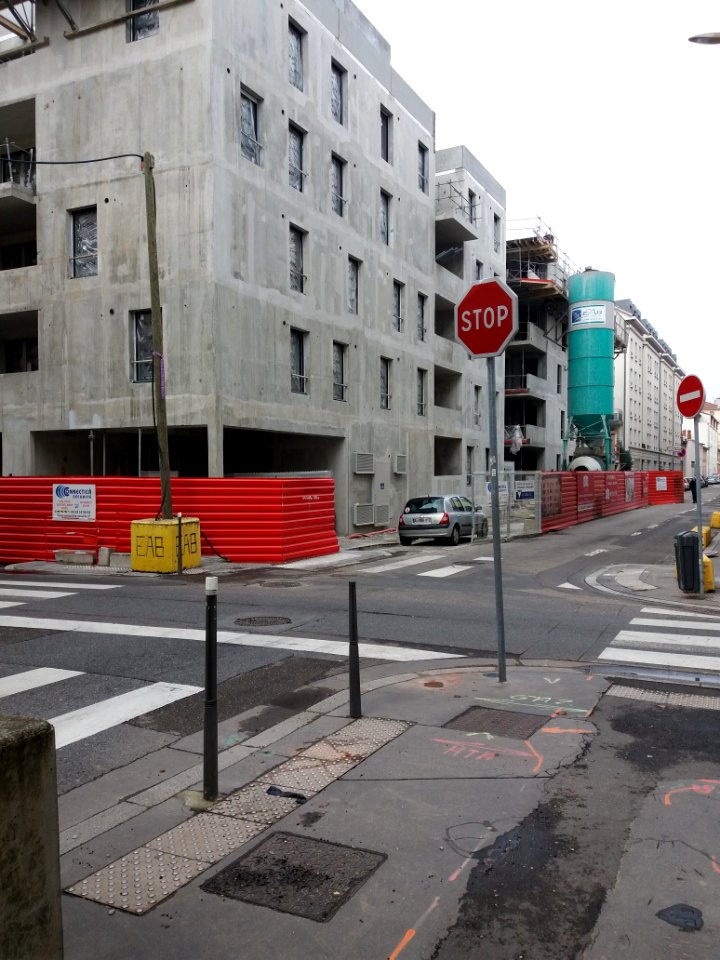 Lyon 6e - Rue des Charmettes, nouvel immeuble à l'angle de la rue de la Viabert