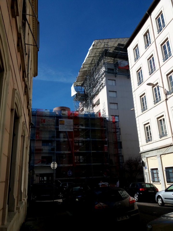 Lyon 6e - Rue Ney, rénovation d'un immeuble, depuis la rue Fournet