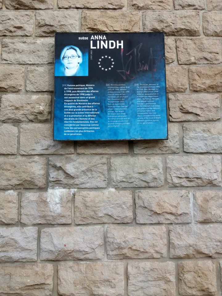 Lyon 7e - Berge Anna Lindh (quai Claude Bernard), plaque hommage