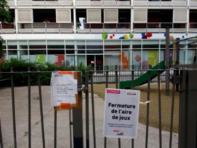 Lyon 7e - Allée Léopold Sédar Senghor, fermeture du jardin d'enfant pendant le Covid-19