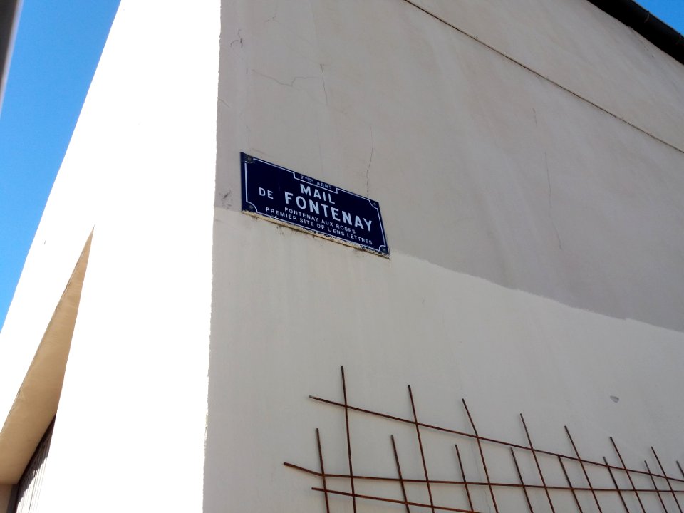 Lyon 7e - Allée Fontenay, plaque Mail de Fontenay à l'angle de l'avenue Debourg